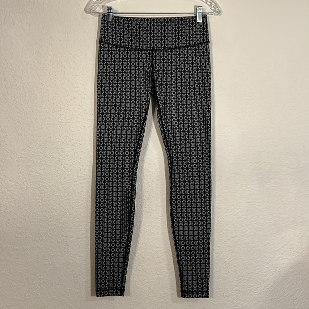 Lululemon Wunder Under pant, size 4. - Picture 3 of 6